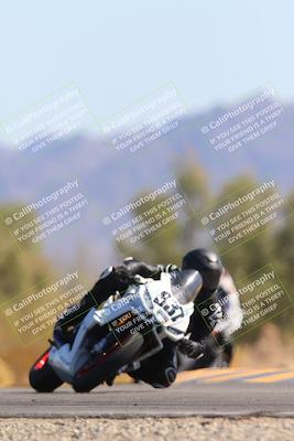 media/Oct-20-2024-CVMA (Sun) [[d4a3dff211]]/Race 9-Formulw LW Twins SHOOTOUT/